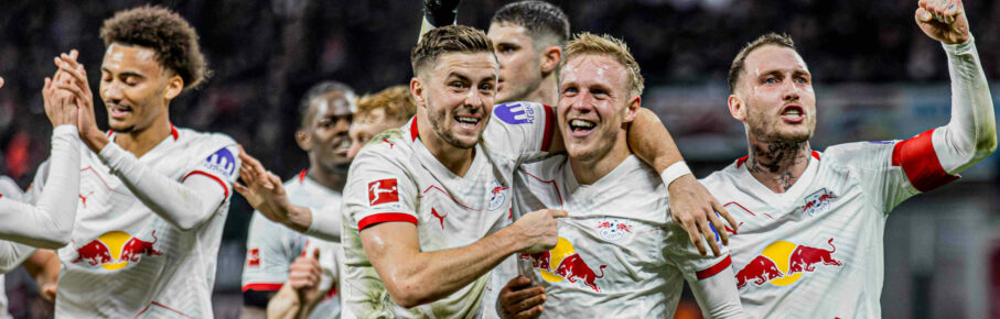 Leipzigs Xaver Schlager - Torjubel mit Christoph Baumgartner und David Raum. Fussball 1. Bundesliga, 15. Spieltag: RB Leipzig - Bayer 04 Leverkusen 1:3. 20. Dezember 2025: Leipzig, Red Bull Arena. RB Leipzig - Bayer 04 Leverkusen 1:3 *** Leipzigs Xaver Schlager celebrating a goal with Christoph Baumgartner and David Raum Football 1 Bundesliga, Matchday 15 RB Leipzig Bayer 04 Leverkusen 1 3 20 December 2025 Leipzig, Red Bull Arena RB Leipzig Bayer 04 Leverkusen 1 3