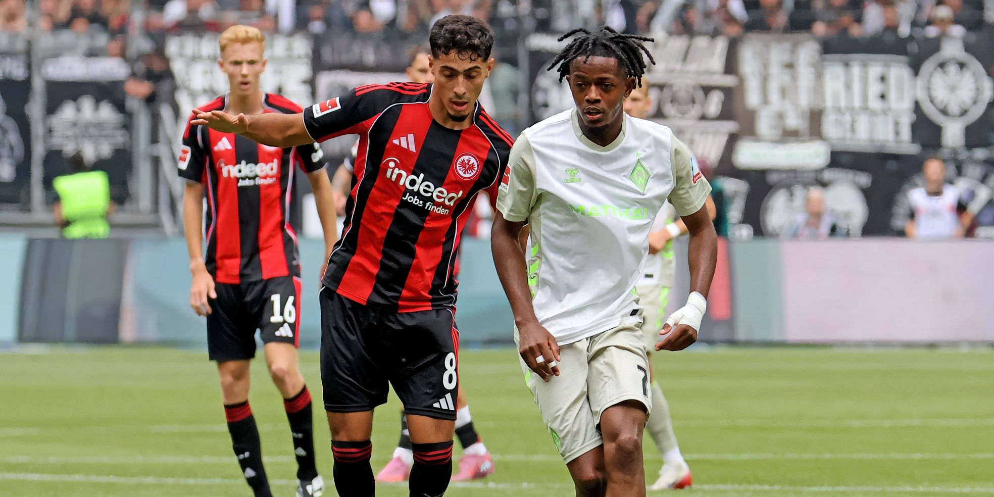 Samuel Mbangula von Werder Bremen & Fares Chaibi von Eintracht Frankfurt