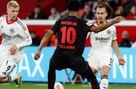 Bei Eintracht Frankfurt zurück im Training, allerdings vom Comeback noch etwas entfernt: Jonathan Burkardt