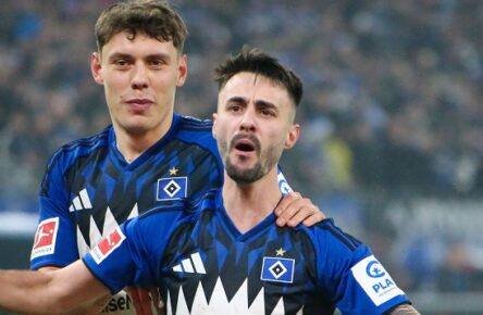 Deutschland: Fussball Bundesliga 2025/26, 13. Spieltag Hamburger SV vs SV Werder Bremen Volksparkstadion - Hamburg: Torjubel Fabio Vieira / Fabio Vieira Hamburger SV, 20 Nicolai Remberg Hamburger SV, 21 Hamburg Volksparkstadion *** Germany Soccer Bundesliga 2025 26, 13 Matchday Hamburger SV vs SV Werder Bremen Volksparkstadion Hamburg Goal celebration Fabio Vieira Fabio Vieira Hamburger SV, 20 Nicolai Remberg Hamburger SV, 21 Hamburg Volksparkstadion Copyright: xAymanxAlahmedx