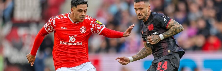 DEU, Mainz, FSV Mainz 05 vs Bayer Leverkusen, Bundesliga, DFB, MEWA Arena, 7. Spieltag, im Bild v.l.n.r: Nadiem Amiri Mainz 05 10, Aleix Garcia Bayer Leverkusen 24 DFB/DFL REGULATIONS PROHIBIT ANY USE OF PHOTOGRAPHS AS IMAGE SEQUENCES AND/OR QUASI-VIDEO, 18.10.2025 *** DEU, Mainz, FSV Mainz 05 vs Bayer Leverkusen, Bundesliga, DFB, MEWA Arena, Matchday 7, pictured f l n r Nadiem Amiri Mainz 05 10 , Aleix Garcia Bayer Leverkusen 24 DFB DFL REGULATIONS PROHIBIT ANY USE OF PHOTOGRAPHS AS IMAGE SEQUENCES AND OR QUASI VIDEO, 18 10 2025 Copyright: HMBxMedia/HendrikxHamelau