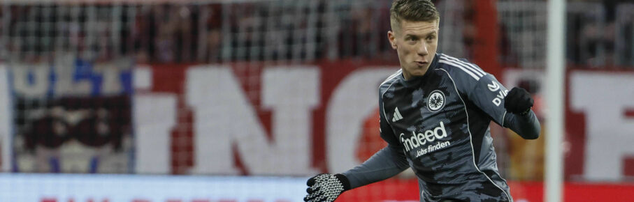 Elias Baum Eintracht Frankfurt, 02 mit einem Pass , Deutschland, Fussball, 1. Bundesliga, 23.Spieltag, 2025/2026, FC Bayern München vs. Eintracht Frankfurt, 21.02.2026, München Allianz-Arena Deutschland *** Elias Baum Eintracht Frankfurt, 02 with a pass , Germany, Football, 1 Bundesliga, Matchday 23, 2025 2026, FC Bayern Munich vs Eintracht Frankfurt, 21 02 2026, Munich Allianz Arena Germany Copyright: xGrantxHubbsx