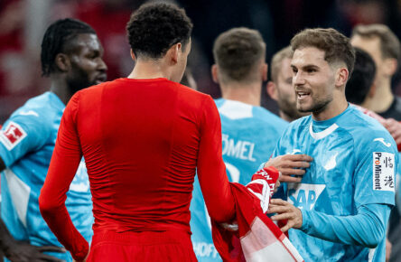 Luka Duric sichert sich nach seinem Debüt für die TSG Hoffenheim das Trikot von Jamal Musiala.