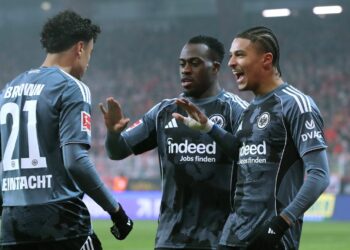 Eintracht Frankurt: Nathaniel Brown, Arnaud Kalimuendo, Jean-Matteo Bahoya