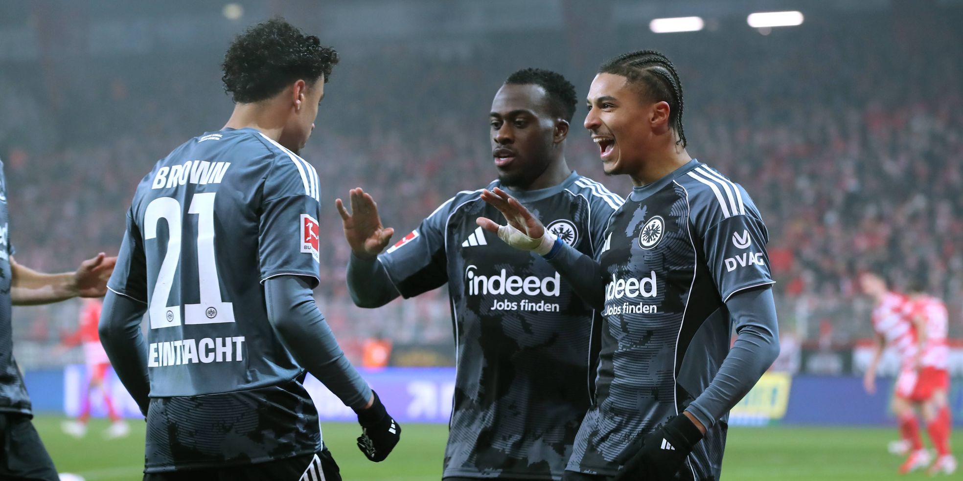 Eintracht Frankurt: Nathaniel Brown, Arnaud Kalimuendo, Jean-Matteo Bahoya