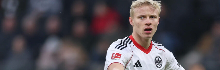 31.01.2026, Fussball Bundesliga, Eintracht Frankfurt - Bayer 04 Leverkusen, v.l., Oscar Hojlund Eintracht Frankfurt gibt Anweisungen, gestikuliert, mit den Armen gestikulieren, gives instructions, gesticulate DFL/DFB REGULATIONS PROHIBIT ANY USE OF PHOTOGRAPHS AS IMAGE SEQUENCES AND/OR QUASI-VIDEO. xdcx *** 31 01 2026, Fußball Bundesliga, Eintracht Frankfurt Bayer 04 Leverkusen, v l , Oscar Hojlund Eintracht Frankfurt gibt Anweisungen, gestikuliert, mit den Armen gestikulieren, gives instructions, gesticulate DFL DFB REGULATIONS PROHIBIT ANY USE OF PHOTOGRAPHS AS IMAGE SEQUENCES AND OR QUASI VIDEO xdcx Copyright: HMBxMedia/Claus