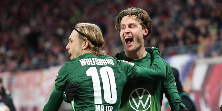 Mattias Svanberg (rechts im Bild) bejubelt sein Tor zum zwischenzeitlichen 2:1 in Leipzig.