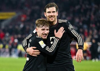 Leon Goretzka und Lennart Karl vom FC Bayern München