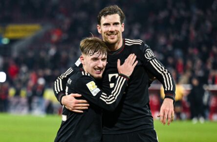 Leon Goretzka und Lennart Karl vom FC Bayern München