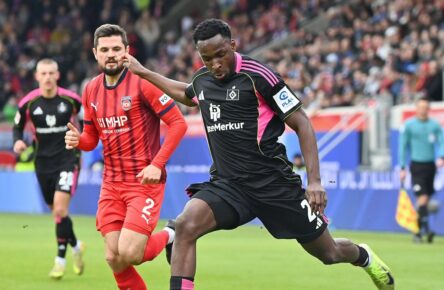 Philip Otele vom HSV feiert sein Bundesliga-Debüt