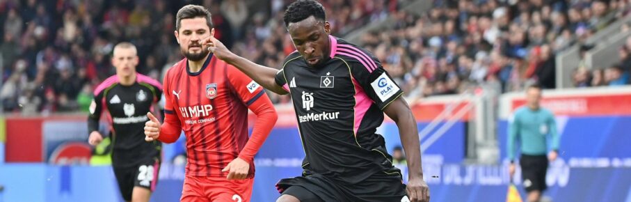 Philip Otele vom HSV feiert sein Bundesliga-Debüt