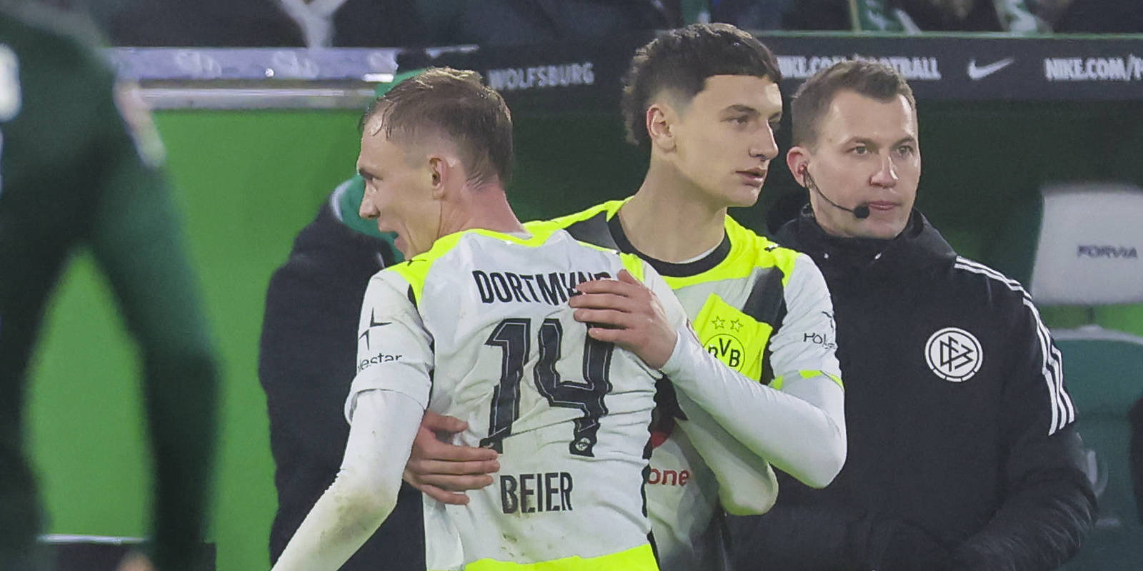 Profidebüt: Luca Reggiani wird beim BVB für Maximilian Beier eingewechselt.