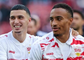 Bilal El Khannouss und Jamie Leweling vom VfB Stuttgart