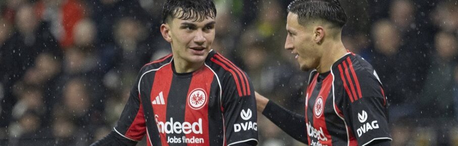 1. Fussball Bundesliga: Eintracht Frankfurt - Borussia Dortmund, 09.01.2026 Can Uzun Eintracht Frankfurt 42 & Younes Ebnoutalib Eintracht Frankfurt 11, Eintracht Frankfurt - Borussia Dortmund, Frankfurt, Deutsche Bank Park, 9.1.2026 *** 1 Bundesliga Eintracht Frankfurt Borussia Dortmund, 09 01 2026 Can Uzun Eintracht Frankfurt 42 Younes Ebnoutalib Eintracht Frankfurt 11 , Eintracht Frankfurt Borussia Dortmund, Frankfurt, Deutsche Bank Park, 9 1 2026 Copyright: xBEAUTIFULxSPORTS/Gawlikx