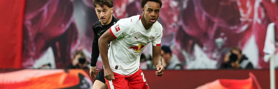 Assan Quedraogo RB Leipzig,20 gegen Angelo Stiller VfB Stuttgart,6 - 1. Fussball Bundesliga Saison 2025-2026 Punktspiel RB Leipzig vs. VfB Stuttgart in der Red Bull Arena in Leipzig - Aktion,Fussball,Deutschland,Mann,Männer,01.11.2025 *** Assan Quedraogo RB Leipzig,20 vs Angelo Stiller VfB Stuttgart,6 1 Soccer Bundesliga Season 2025 2026 Point Match RB Leipzig vs VfB Stuttgart at the Red Bull Arena in Leipzig Action,Soccer,Germany,Man,Men,01 11 2025