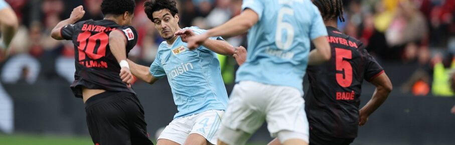 GER, 1.FBL. Bayer 04 Leverkusen vs. 1. FC Union Berlin / 04.10.2025, BayArena, Leverkusen, GER, 1.FBL. Bayer 04 Leverkusen vs. 1. FC Union Berlin , im Bild: Diogo Leite Union Berlin 4, im Zweikampf gegen Malik Tillmann Leverkusen 10, *** GER, 1 FBL Bayer 04 Leverkusen vs 1 FC Union Berlin 04 10 2025, BayArena, Leverkusen, GER, 1 FBL Bayer 04 Leverkusen vs 1 FC Union Berlin , in the picture Diogo Leite Union Berlin 4 , in a duel against Malik Tillmann Leverkusen 10 , nordphotoxGmbHx/xMeuter nph00351