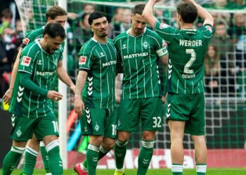 Cameron Puertas (Mitte) spielt bei Werder Bremen endlich eine tragende Rolle