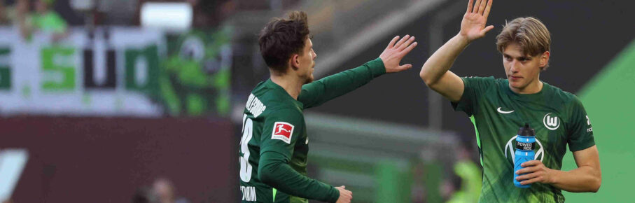 VfL vs. Hamburg, 1. BL Wolfsburg, 07.03.2026, Fußball, Herren, Saison 2025/2026, 1. BL, VfL Wolfsburg vs. Hamburger SV: Jesper Lindström VfL Wolfsburg, Jan Bürger VfL Wolfsburg DFL DFB REGULATIONS PROHIBIT ANY USE OF PHOTOGRAPHS as IMAGE SEQUENCES and or QUASI-VIDEO Volkswagen Arena Niedersachsen Deutschland *** VfL vs Hamburg, 1 BL Wolfsburg, 07 03 2026, Football, Men, Season 2025 2026, 1 BL, VfL Wolfsburg vs Hamburger SV Jesper Lindström VfL Wolfsburg , Jan Bürger VfL Wolfsburg DFL DFB REGULATIONS PROHIBIT ANY USE OF PHOTOGRAPHS as IMAGE SEQUENCES and or QUASI VIDEO Volkswagen Arena Niedersachsen Germany