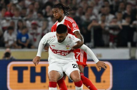 Deniz Undav vom VfB Stuttgart und Michael Olise vom FC Bayern