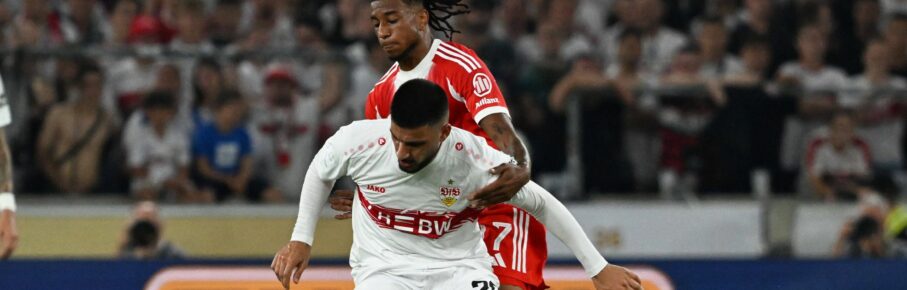 Deniz Undav vom VfB Stuttgart und Michael Olise vom FC Bayern