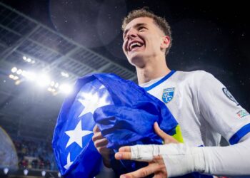 Fisnik Asllani trifft für den Kosovo in der WM-Qualifikation