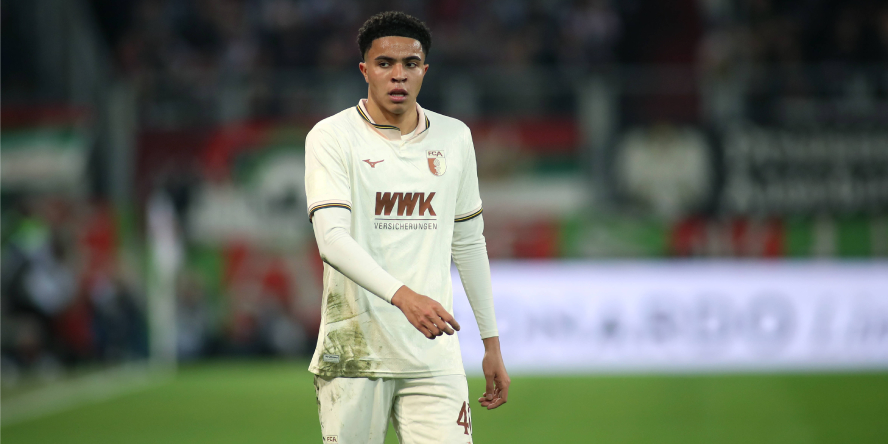 Noahkai Banks im Heimspiel des FC Augsburg gegen den 1. FC Köln.