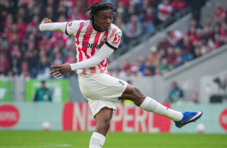 Johan Manzambi beim Spiel gegen Bayer 04 Leverkusen.