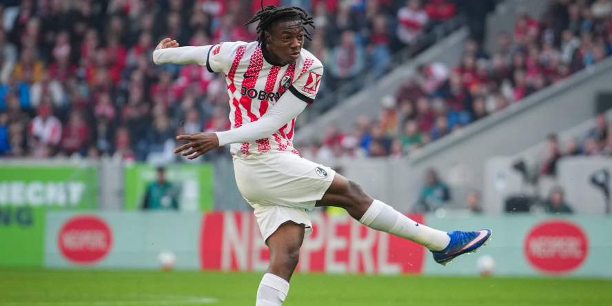 Johan Manzambi beim Spiel gegen Bayer 04 Leverkusen.