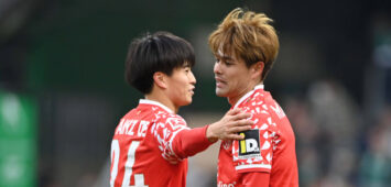 Kaishu Sano neben Sota Kawasaki beim Auswärtsspiel in Bremen.