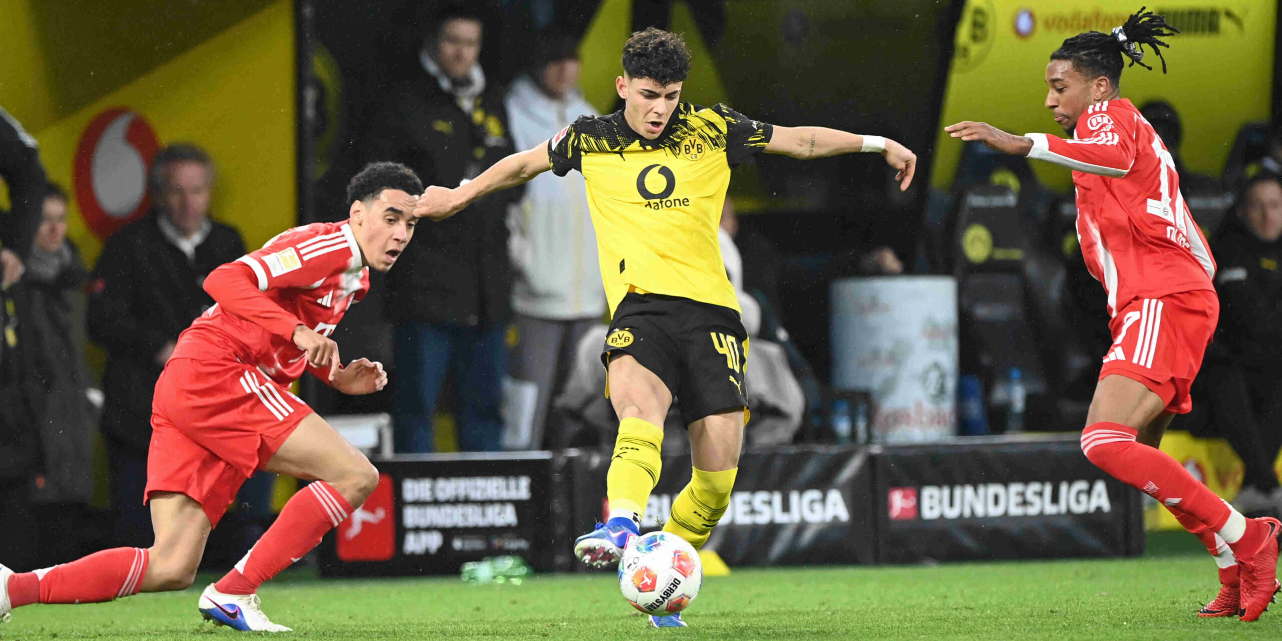 Samuele Inacio bei seinem Bundesliga-Debüt für den BVB gegen die Bayern.