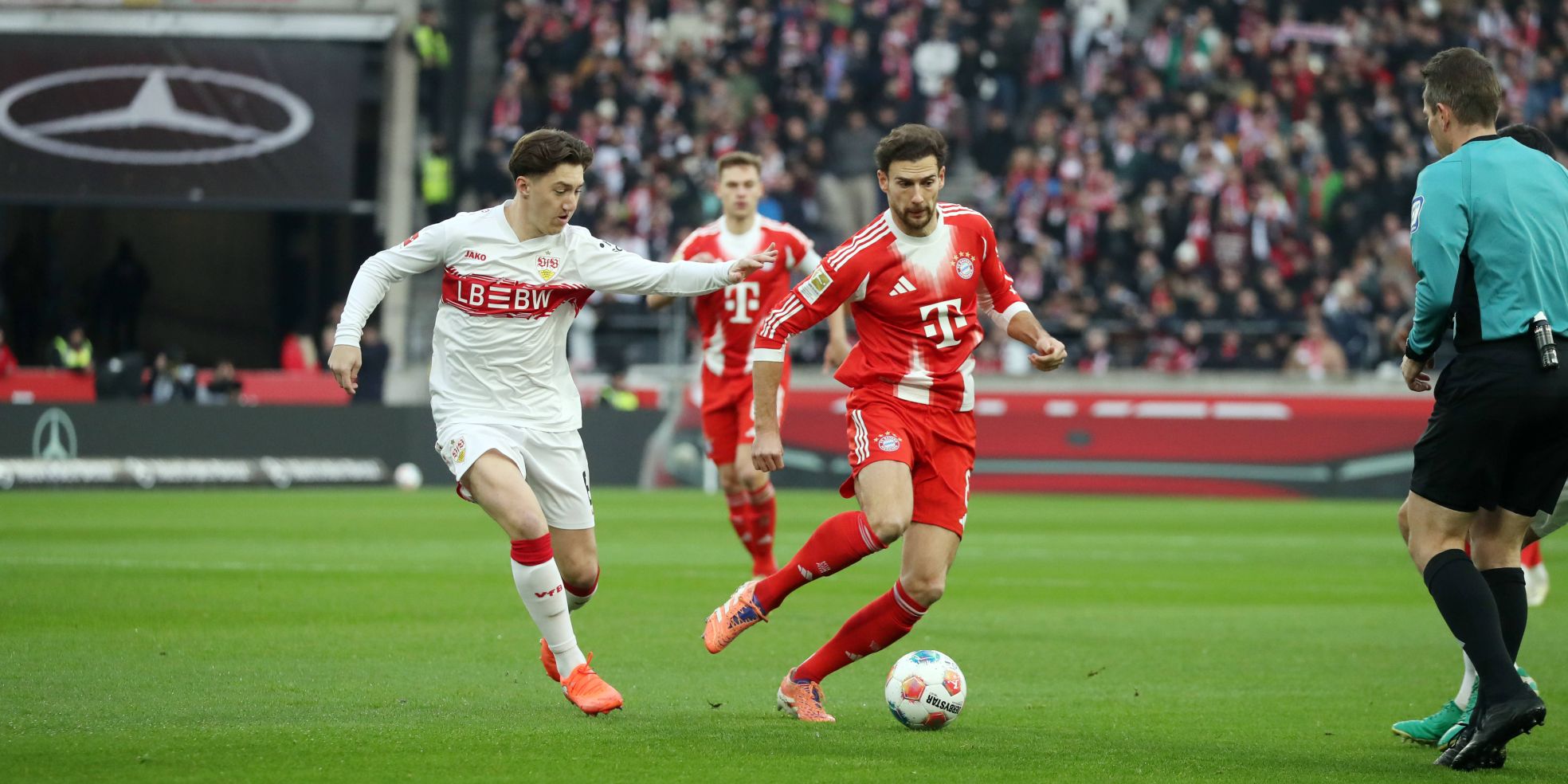 Angelo Stiller vom VfB Stuttgart und Leon Goretzka vom FC Bayern