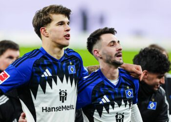 Luka Vuskovic und Fabio Vieira vom HSV