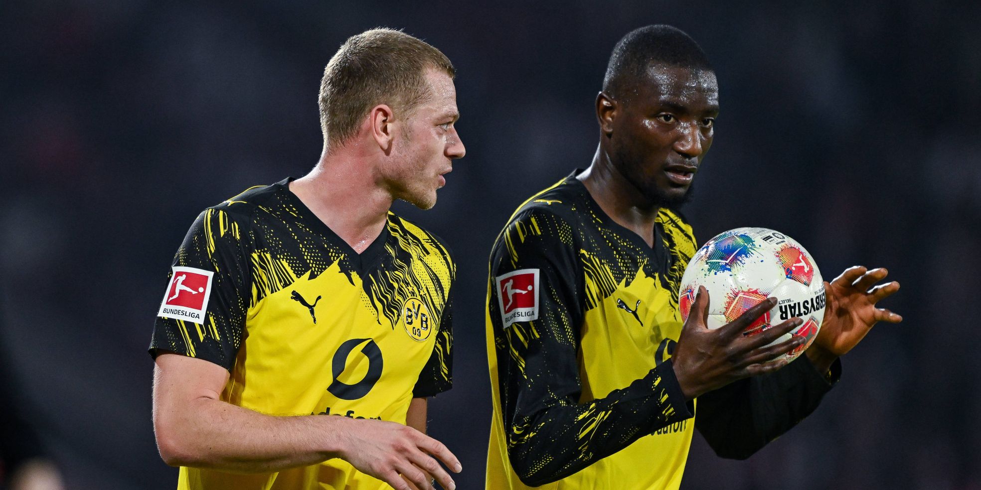 Serhou Guirassy und Julian Ryerson vom BVB