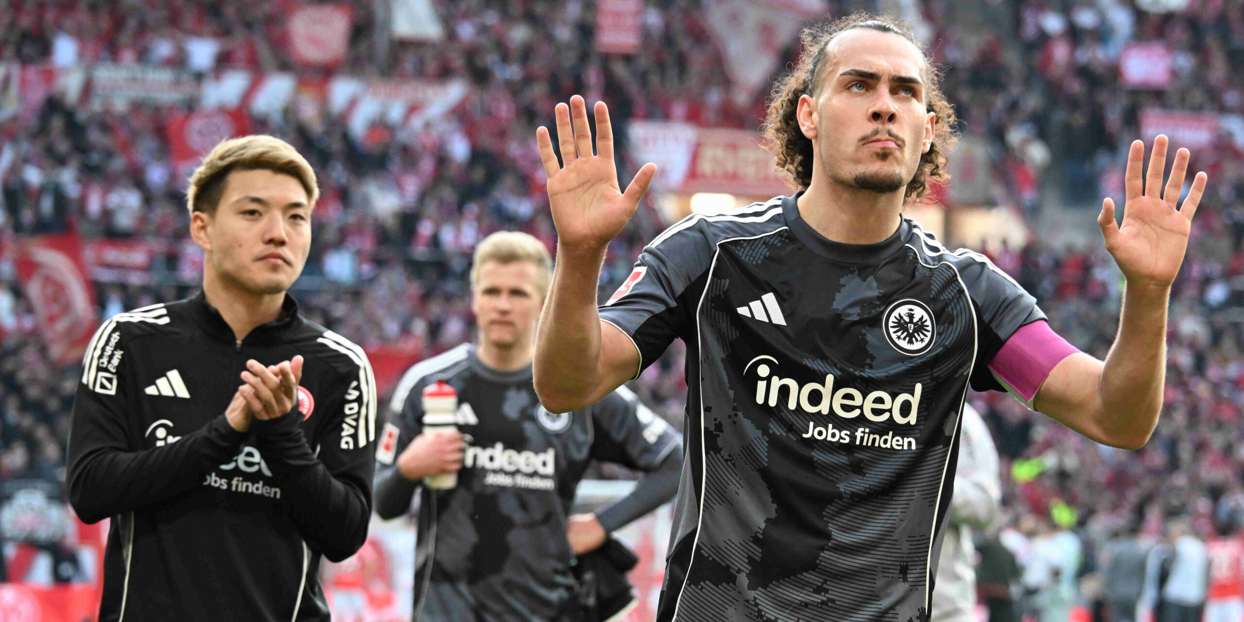 Arthur Theate hofft auf zwei Erfolge mit Eintracht Frankfurt.