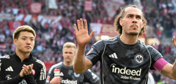 22.03.2026, xsltx, Fussball 1.Bundesliga, FSV Mainz 05 - Eintracht Frankfurt v.l. Arthur Theate Eintracht Frankfurt Enttäuscht, traurig, frustriert, ratlos, DFL/DFB REGULATIONS PROHIBIT ANY USE OF PHOTOGRAPHS as IMAGE SEQUENCES and/or QUASI-VIDEO Mainz *** 22 03 2026, xsltx, Soccer 1 Bundesliga, FSV Mainz 05 Eintracht Frankfurt v l Arthur Theate Eintracht Frankfurt Disappointed, sad, frustrated, helpless, DFL DFB REGULATIONS PROHIBIT ANY USE OF PHOTOGRAPHS as IMAGE SEQUENCES and or QUASI VIDEO Mainz