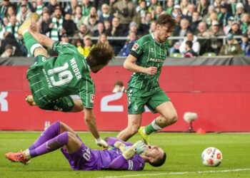 Olivier Deman und Jovan Milosevic von Werder Bremen