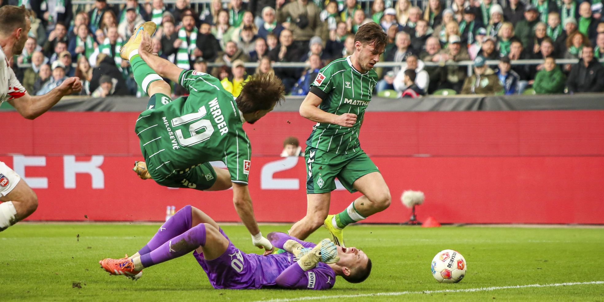 Olivier Deman und Jovan Milosevic von Werder Bremen