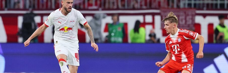 Bayern Muenchen - RB Leipzig / Bundesliga München, 22.08.2025, Allianz-Arena, Fußball Bundesliga, Spieltag 1 , FC Bayern Muenchen vs. RB Leipzig 6:0 3:0 , Im Bild v.l.: Romulo 40, RB Leipzig und Lennart Karl 42, Bayern , *** Bayern Muenchen RB Leipzig Bundesliga Munich, 22 08 2025, Allianz Arena, Soccer Bundesliga, Matchday 1 , FC Bayern Muenchen vs RB Leipzig 6 0 3 0 , In the picture from l Romulo 40, RB Leipzig and Lennart Karl 42, Bayern , Picture Point