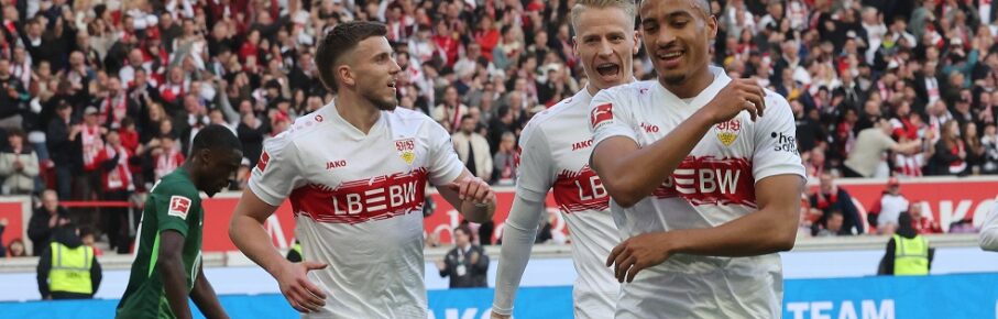 Stuttgart, Fußball Bundesliga, 20. Spieltag, VfB Stuttgart vs. VfL Wolfsburg, Jubel VfB , von links: Ermedin Demirovic / Chris Führich / Jamie Leweling  VfB  *** Stuttgart, Soccer Bundesliga, Matchday 20, VfB Stuttgart vs VfL Wolfsburg, VfB cheering, from left Ermedin Demirovic Chris Führich Jamie Leweling VfB