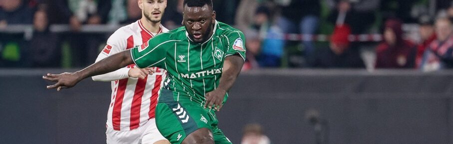 Victor Boniface SV Werder Bremen, 44 beim Torschuss, schießt auf das Tor, am Ball, Aktion, Action, Spielszene,, DIE DFL-RICHTLINIEN UNTERSAGEN JEGLICHE NUTZUNG VON FOTOS ALS SEQUENZBILDER UND/ODER VIDEOAHNLICHE FOTOSTRECKEN. DFL REGULATIONS PROHIBIT ANY USE OF PHOTOGRAPHS AS IMAGE SEQUENCES AND/OR QUASI-VIDEO., 29.11.2025, Bremen Deutschland, Fussball, Bundesliga, SV Werder Bremen - 1. FC Köln *** Victor Boniface SV Werder Bremen, 44 on goal, shooting on goal, on the ball, action, action scene,, THE DFL GUIDELINES PROHIBIT ANY USE OF PHOTOGRAPHS AS IMAGE SEQUENCES AND OR QUASI VIDEO DFL REGULATIONS PROHIBIT ANY USE OF PHOTOGRAPHS AS IMAGE SEQUENCES AND OR QUASI VIDEO , 29 11 2025, Bremen Germany , Football, Bundesliga, SV Werder Bremen 1 FC Köln xobx