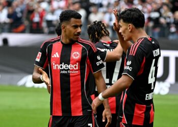 Can Uzun und Ansgar Knauff von Eintracht Frankfurt