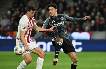 Eric Martel vom 1. FC Köln und Fares Chaibi von Eintracht Frankfurt