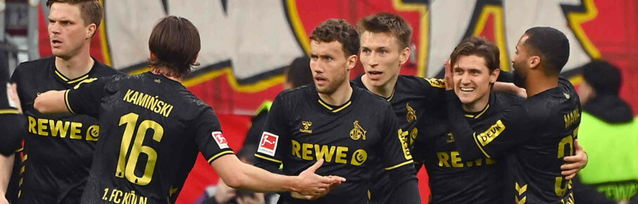 Kollektiver Torjubel um Alessio CASTRO-MONTES 1.FC Koeln,2v.re nach Tor zum 2-2 mit Linton MAINA 1.FC Koeln. Kristoffer LUND 1.FC Koeln, Luca WALDSCHMIDT 1.FC Koeln,Jakub KAMINSKI 1.FC Koeln,Marius BUELTER 1.FC KOELN, Rav VAN DEN BERG 1.FC Koeln. Jubel,Freude,Begeisterung,Akton, Fussball 1. Bundesliga Saison 2025/2026, 28.Spieltag, Spieltag28 Eintracht Frankfurt - 1.FC Koeln 2-2 am 05.04.2026 DEUTSCHE BANK PARK *** Collective goal celebration around Alessio CASTRO MONTES 1 FC Koeln,2v right after goal to 2 2 with Linton MAINA 1 FC Koeln Kristoffer LUND 1 FC Koeln , Luca WALDSCHMIDT 1 FC Koeln ,Jakub KAMINSKI 1 FC Koeln ,Marius BUELTER 1 FC KOELN , Rav VAN DEN BERG 1 FC Koeln Jubel,Freude,Begeisterung,Akton, Fußball 1 Bundesliga Saison 2025 2026, 28 Spieltag, Spieltag28 Eintracht Frankfurt 1 FC Koeln 2 2 am 05 04 2026 DEUTSCHE BANK PARK