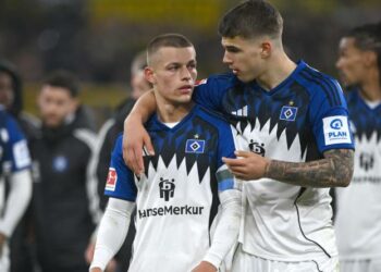 Die HSV-Profis Miro Muheim und Luka Vuskovic.