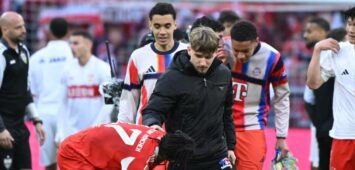 Lennart Karl nach dem Sieg gegen Stuttgart auf dem Rasen der Allianz Arena.