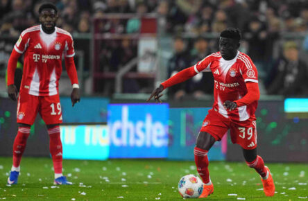 Bara Sapoko Ndiaye bei seinem Debüt im Trikot des FC Bayern München.