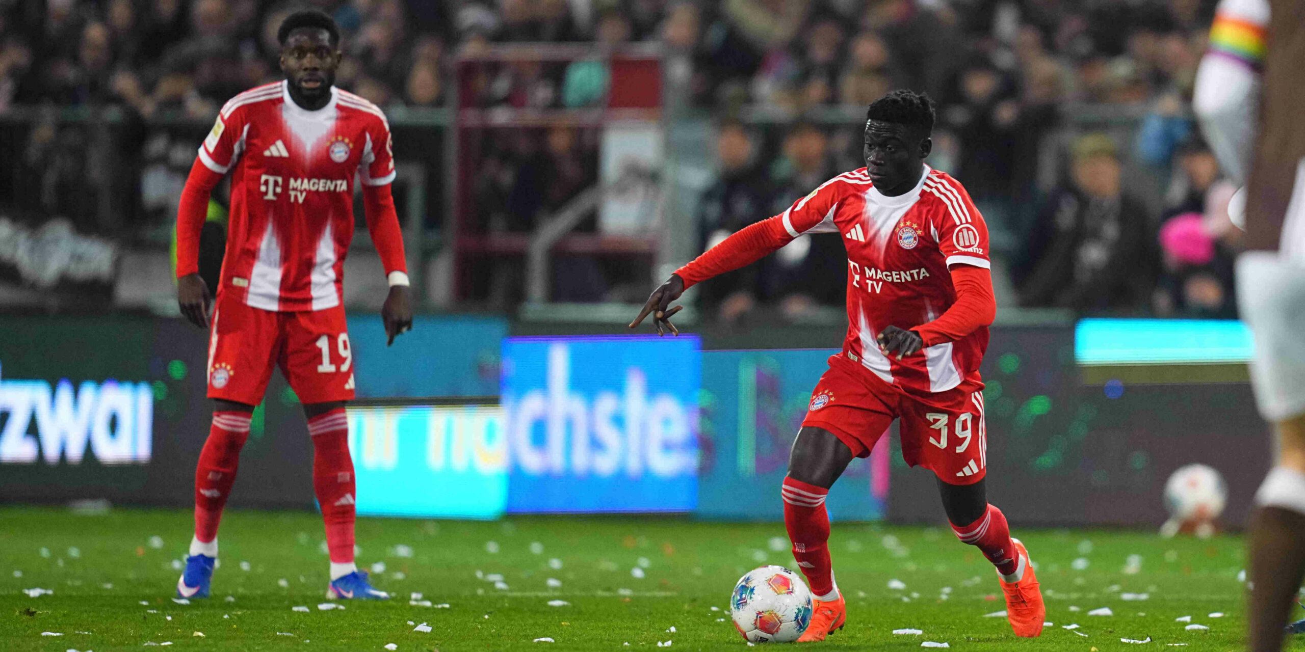 Bara Sapoko Ndiaye bei seinem Debüt im Trikot des FC Bayern München.