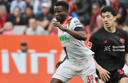 Uchenna Ogundu bei seinem ersten längeren Einsatz für den FC Augsburg.