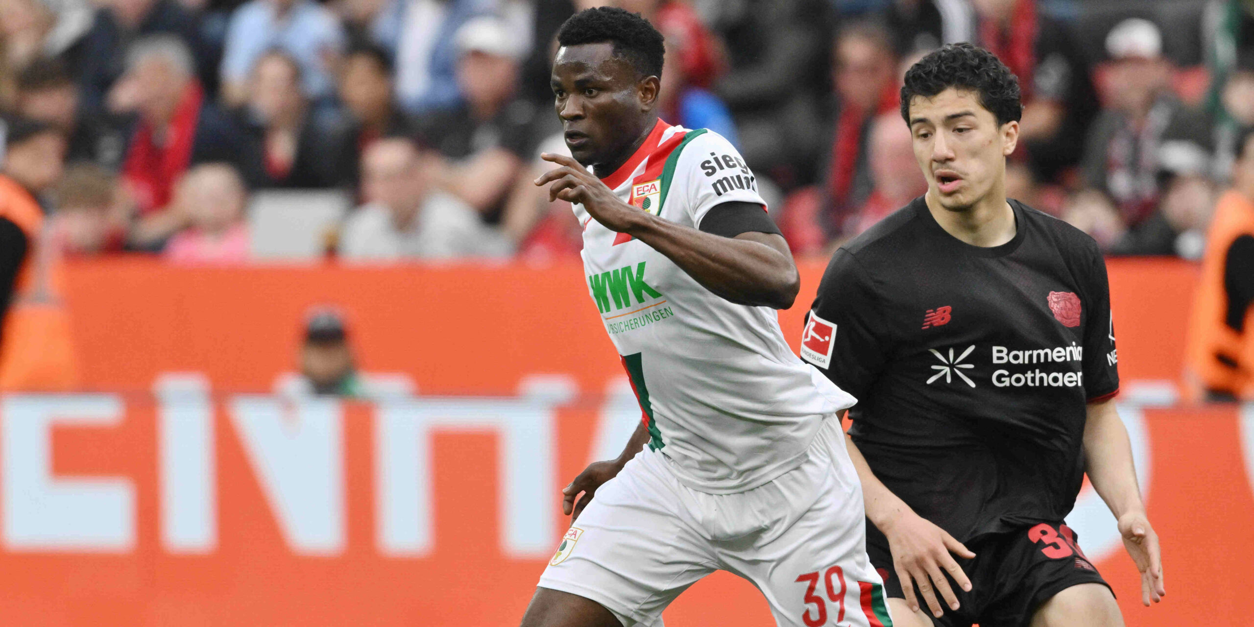 Uchenna Ogundu bei seinem ersten längeren Einsatz für den FC Augsburg.