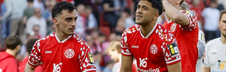 Paul Nebel 1. FSV Mainz, 08 und Nadiem Amiri 1. FSV Mainz, 10 nach dem Spiel , Deutschland, Fussball, 1. Bundesliga, 31.Spieltag, 2025/2026, 1. FSV Mainz vs. FC Bayern München, 25.04.2026, Mainz Mewa Arena Deutschland *** Paul Nebel 1 FSV Mainz, 08 and Nadiem Amiri 1 FSV Mainz, 10 after the match , Germany, Football, 1 Bundesliga, Matchday 31, 2025 2026, 1 FSV Mainz vs FC Bayern München, 25 04 2026, Mainz Mewa Arena Germany Copyright: xGrantxHubbsx